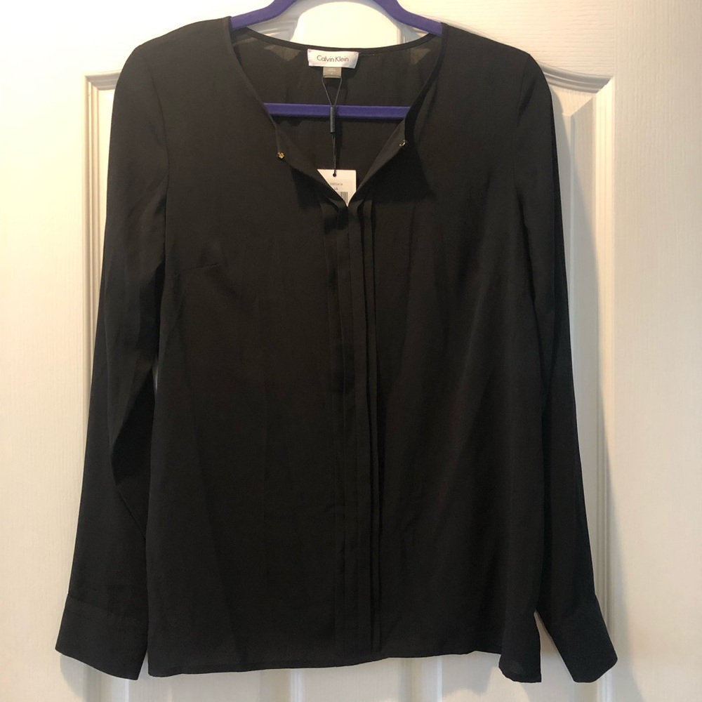 Light weight long sleeved blouse